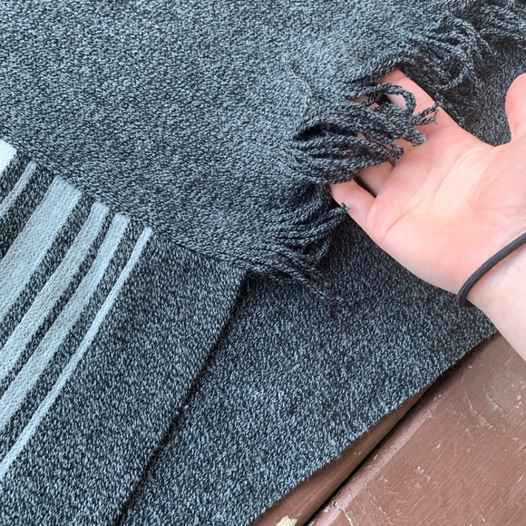 Roots poncho - Picture 3 of 7